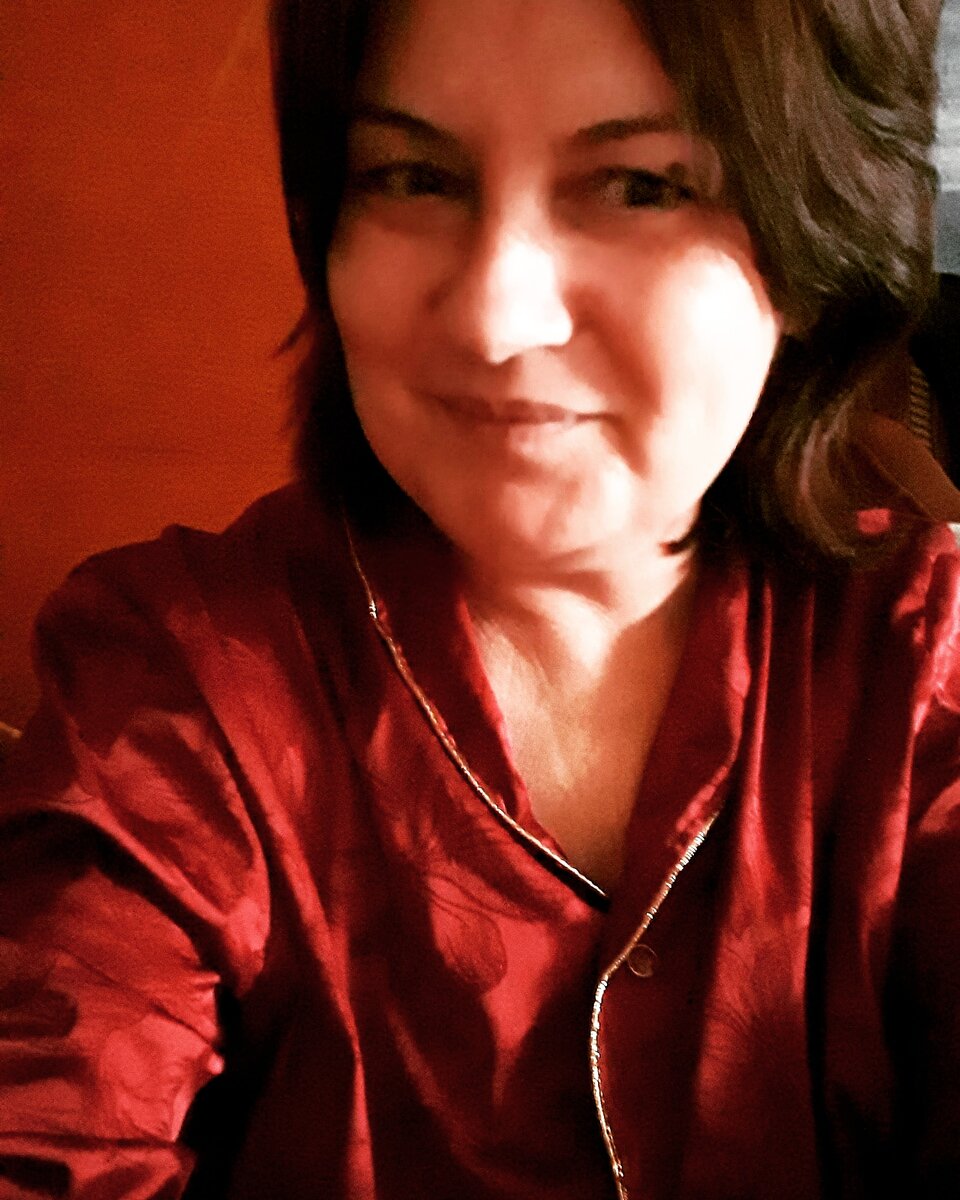 Из костюмчика не вылезаю