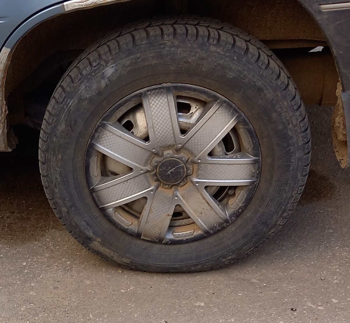 Ржавые диски прикрывают колпачками