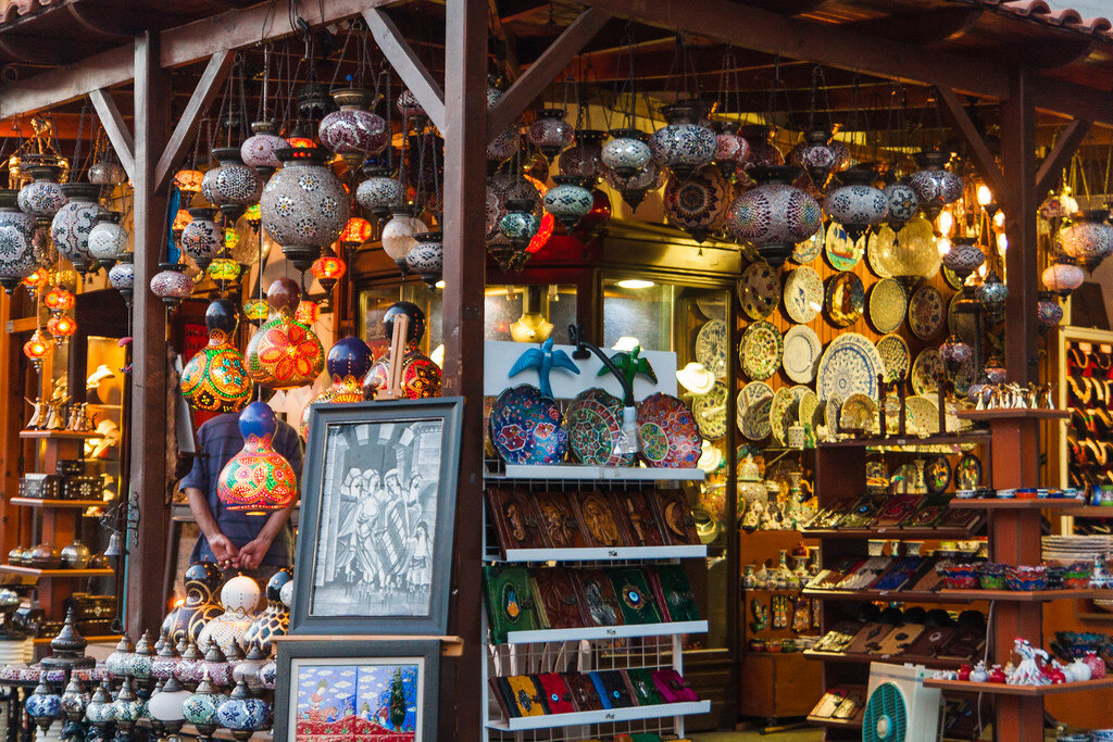 Turkish shop. Турецкие сувенирные лавки. Сувенирная Лавка в Турции. Стамбул сувениры. Турция сувениры рынок.