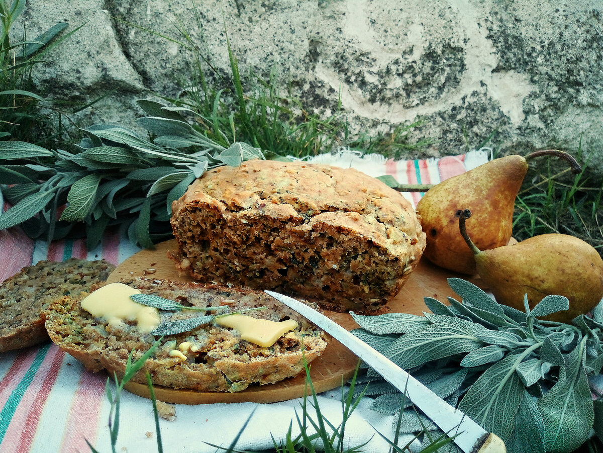 Садовая кухня: грушевый хлеб с шалфеем и орехами | Сказки сада | Дзен