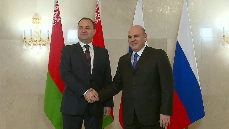 Встреча Михаила Мишустина и Романа Головченко. Кадр из репортажа Первого канала 