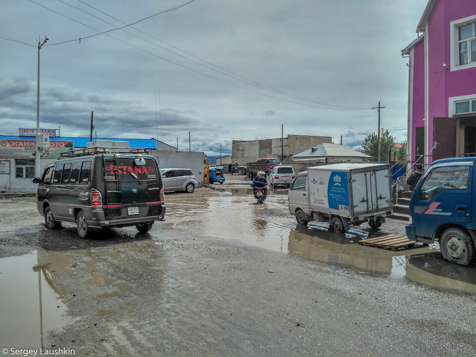 Полный размер
Улица областного города.
