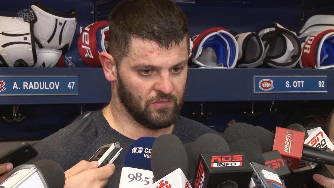 Александр Радулов под прицелов микрофонов в Америке.  фото: картинки -яндекса.  