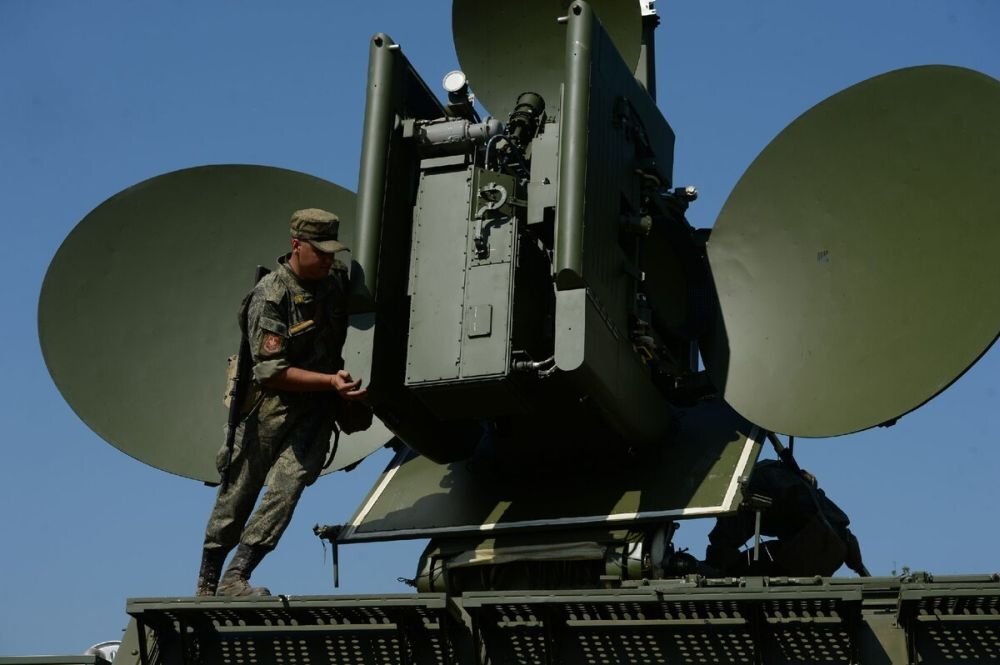Комплекс РЭБ "Красуха-4". Источник: gunsfriend.ru