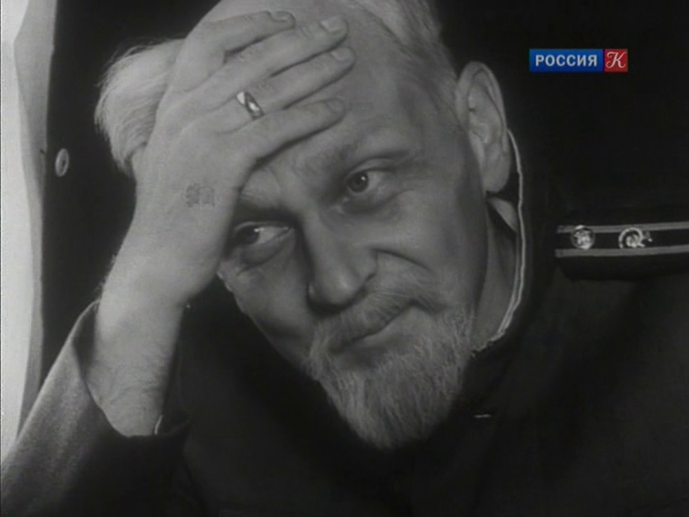 Эрнст Романов - Белов из фильма Фоменко. Еще один актерский шедевр из этого телефильма. Романов сыграл человека, почти в два раза старше себя. Роль, которая открыла этого замечательного артиста для широкого зрителя. Михаил Екатерининский ни в чем не хуже Романова, но опять же Романову есть что играть и играет он под руководством Фоменко. 