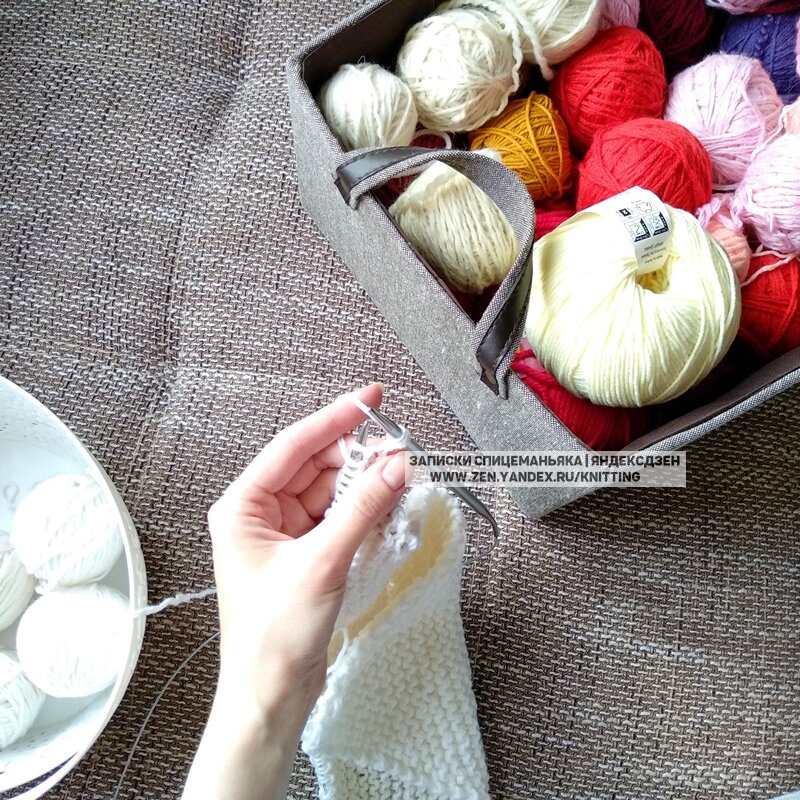 Лицевая, скрещенный накид, и только потом лицевые до конца ряда. Листайте