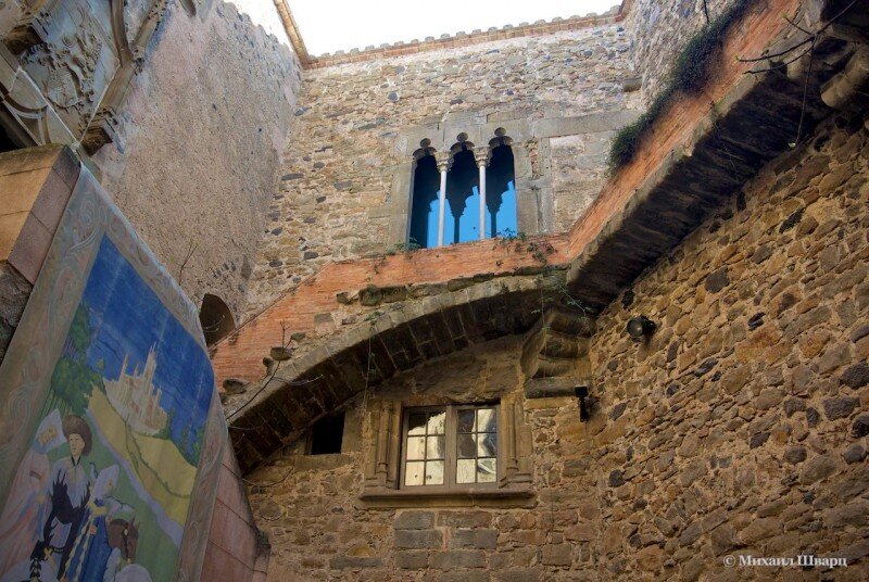 Замок Гала-Дали в Пуболь