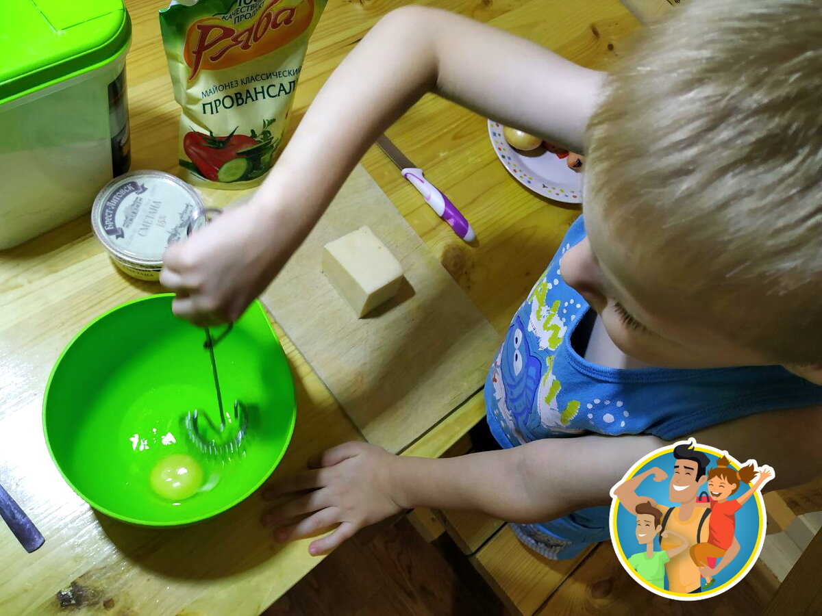 Сын сразу вызвался помогать