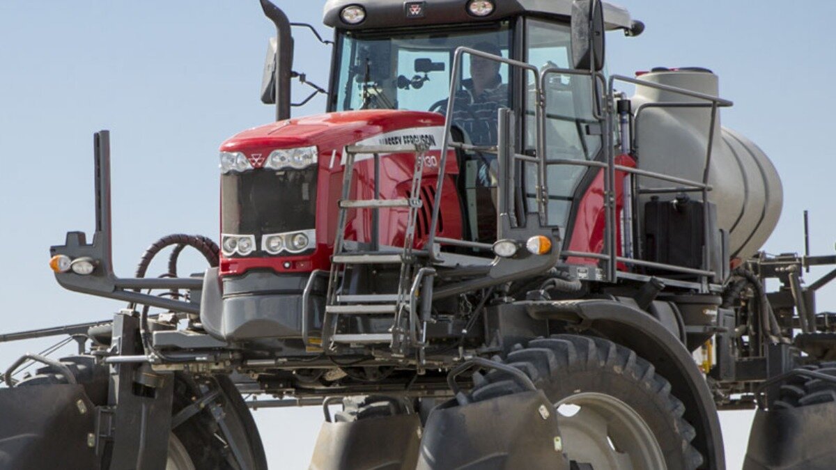 Фото: masseyferguson.com.ua Кабина и передняя часть опрыскивателя Massey Ferguson 9130