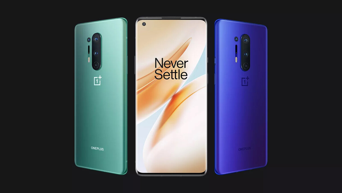 на фото OnePlus 8 Pro в зеленом, синем, черном цвете. Фотография с официального сайта компании OnePlus.