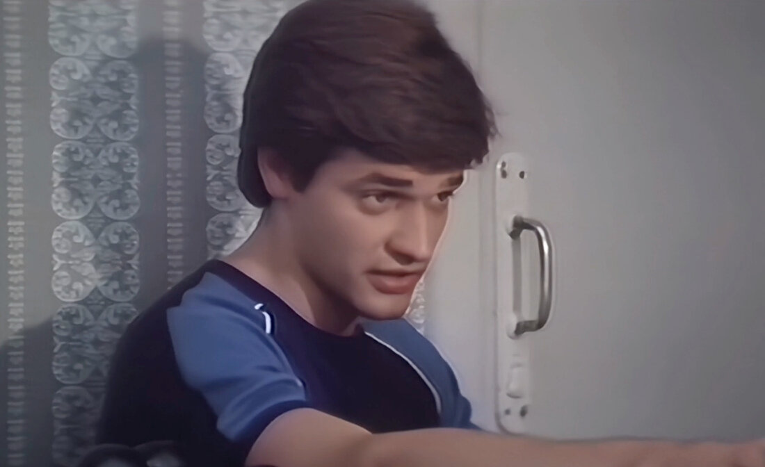 Константин Лавроненко в роли Жени. Кадр из кинофильма "Еще люблю, еще надеюсь", 1984 г., режиссер Николай Лырчиков, сценарист Николай Лырчиков, композитор Марк Минков. Скриншот кадра для иллюстрации