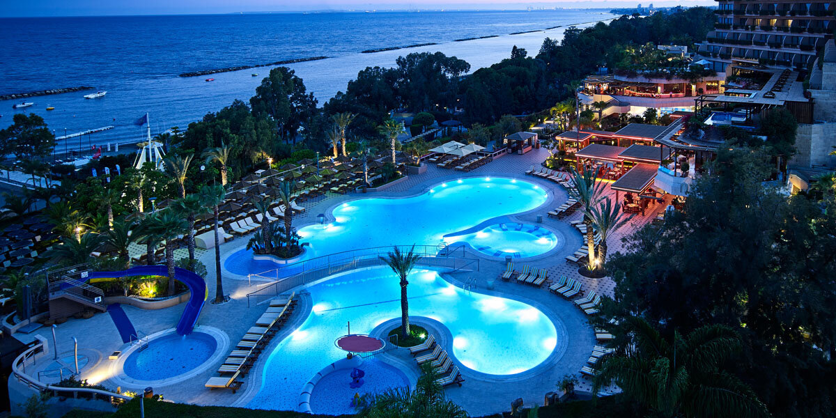 Бассейн кипрского отеля Four Seasons