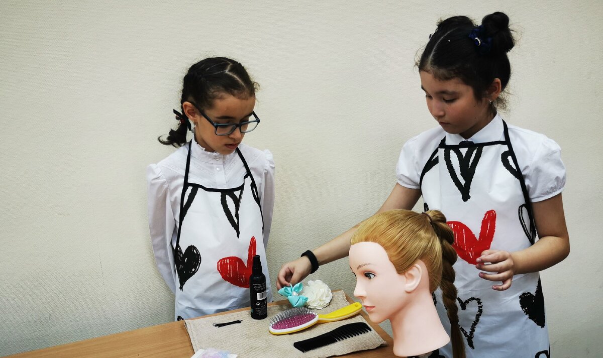 "Как думаешь, бантик подойдет?" (автор: Амина)