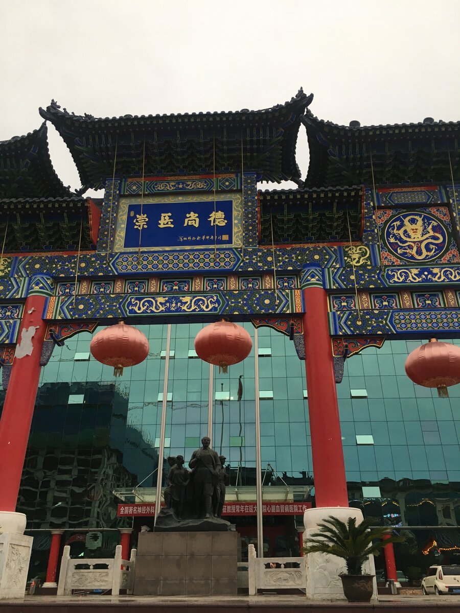 Фасады китайских зданий (фото автора)