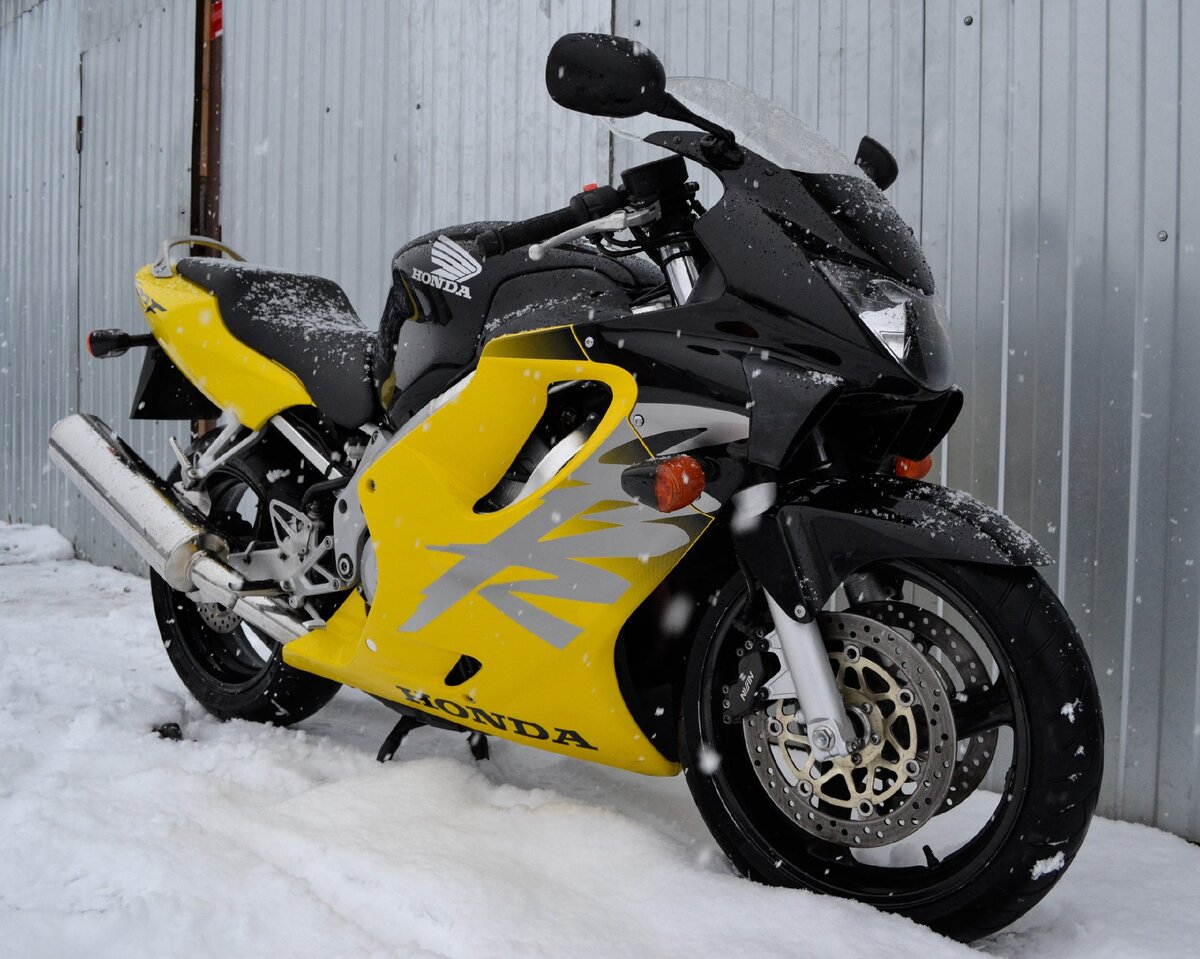 Honda CBR600F4