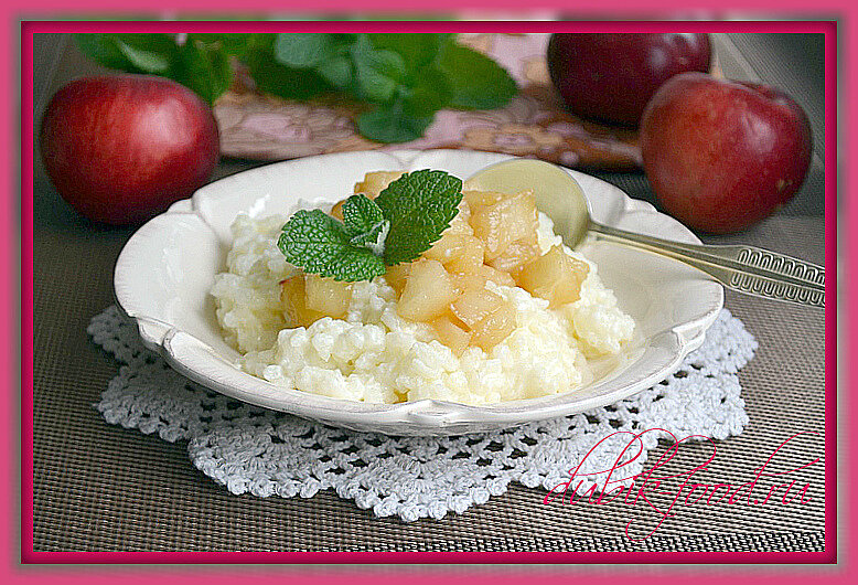 Шарлотка каша рисовая с яблоками. Молочная рисовая каша с яблоками. Молочная каша с яблоком. Яблоки с рисом. Рис с яблоками рецепт