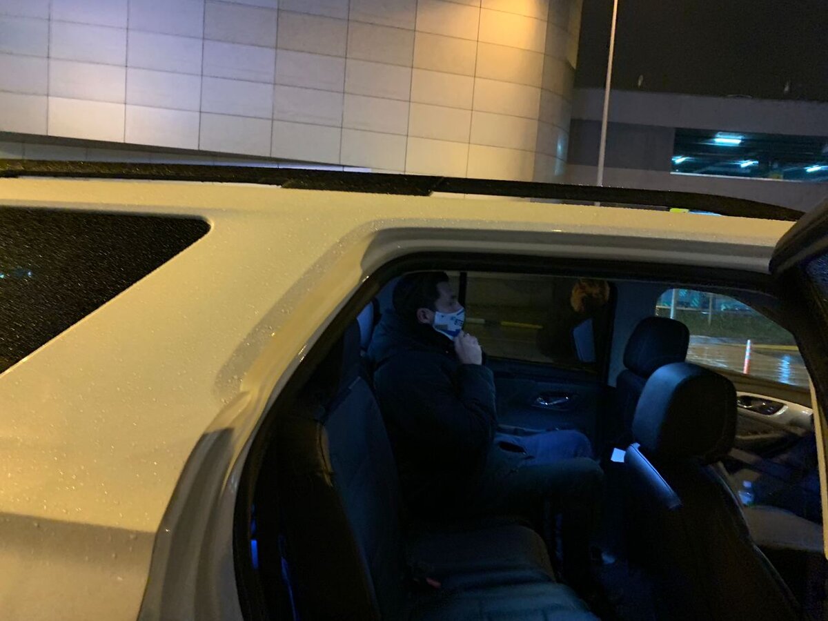 Из аэропорта Сандро Шварц отправился сразу на базу в Новогорск. Фото - "Футбольный Биги".