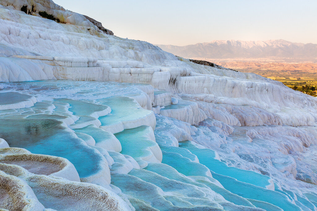 Источник: https://www.vesveter.ru/images/Turtsiya/travertine_pamukkale.jpg