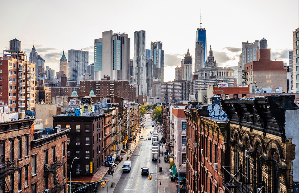 Она хотя бы жить на манхэттене. Нью-Йорк (New York City). Манхеттен город Нью-Йорк. Нью йоркер город в США. Городской пейзаж Нью Йорка Манхеттен.