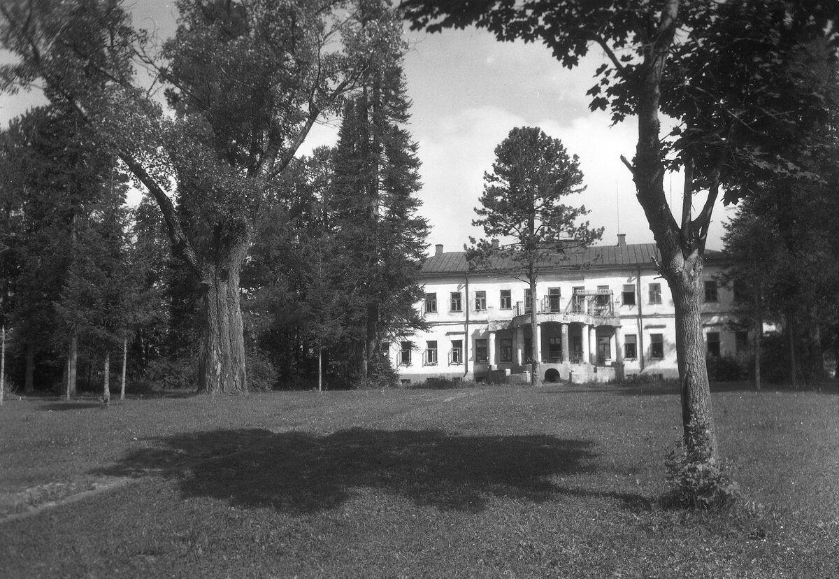 Усадьба Ивановское Безобразовых. Главный дом. Снимок Ю.Еремина