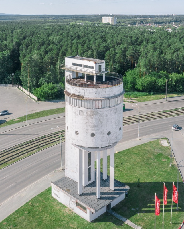водонапорная башня екатеринбург уралмаш. водонапорная башня екатеринбург уралмаш. белая водонапорная башня в екатеринбурге. белая башня уралмаш екатеринбург. белый уралмаш.