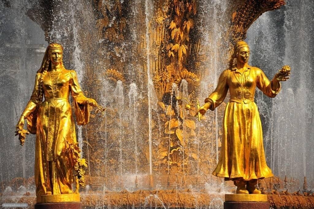 Фото с сайта: http://chudesnyemesta.ru/fontan-druzhby-narodov-na-vdnh/