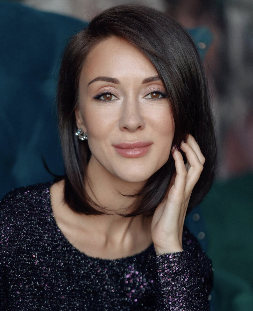 Галина Ткаченко - практикующий психолог, автор статей для профессионального издания Psychologies, создатель 7-ми онлайн курсов, которые прошли 54 000 женщин по всему миру