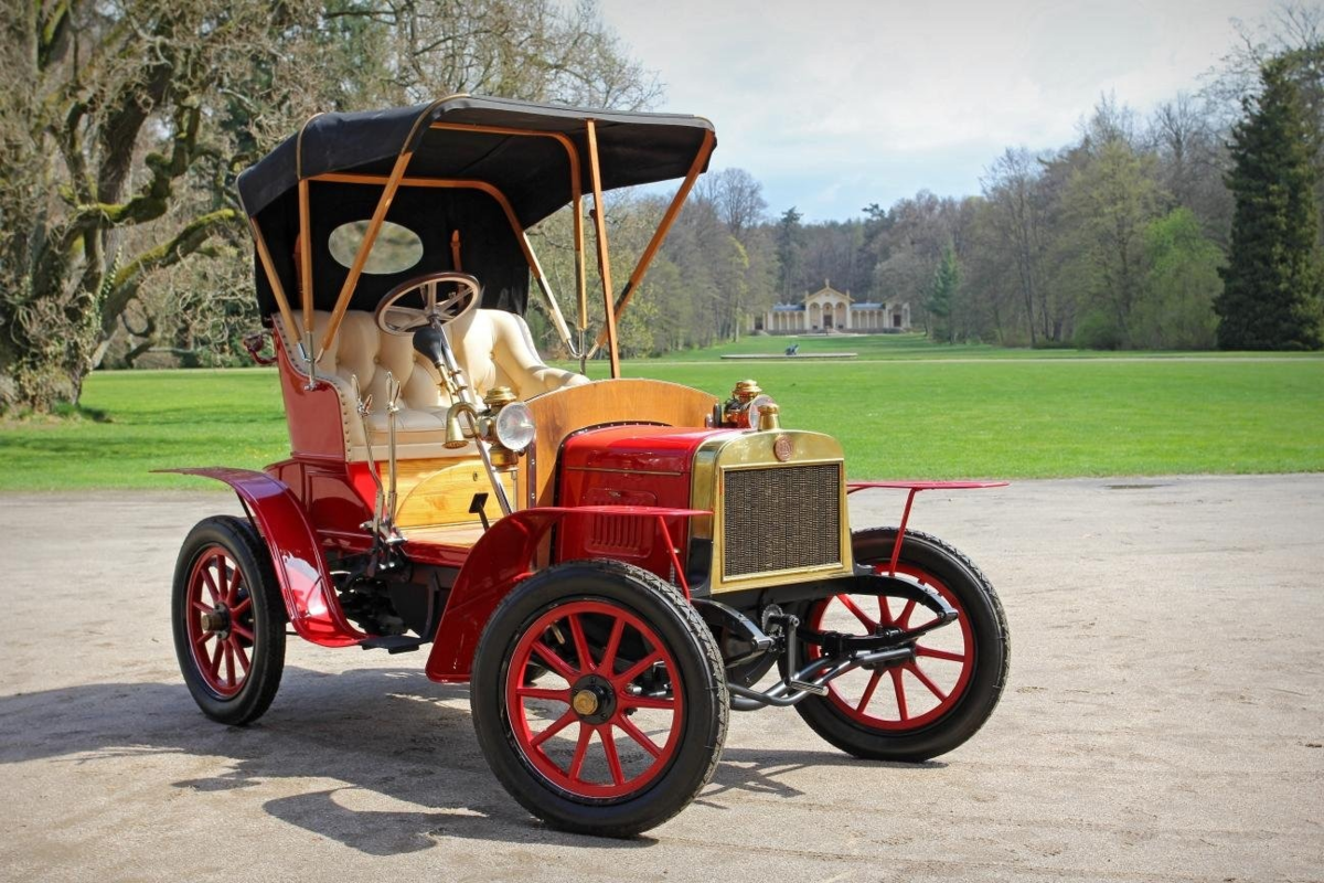 Про 1 автомобиль. Автомобиль Laurin and Klement voiturette 1905 года. Автомобиль Шкода voiturette 1905 года. Laurin & Klement машины. Шкода самая первая модель 1895.