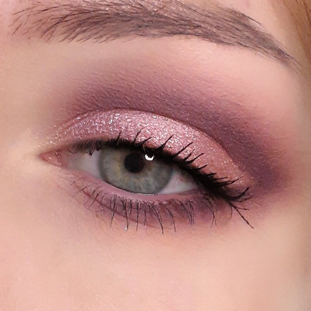 Розовый макияж