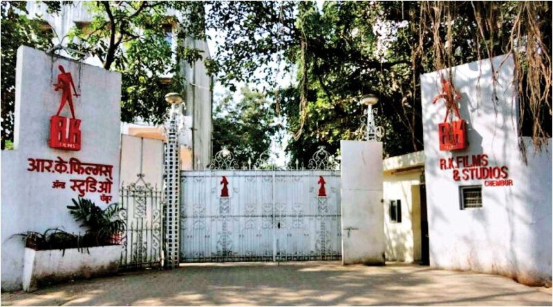 Вход в киностудию Раджа Капура. https://clck.ru/Tpuii