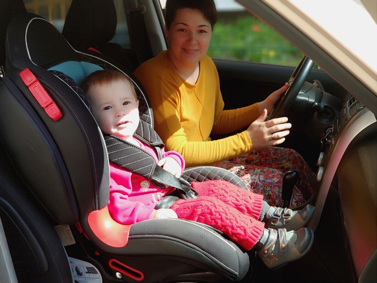 Дети на переднем пассажирском сидении. Isofix на переднее сиденье. Автолюлька на переднем сидении. Пассажирское сиденье в машине. Крепление кресла изофикс на переднее сидение.
