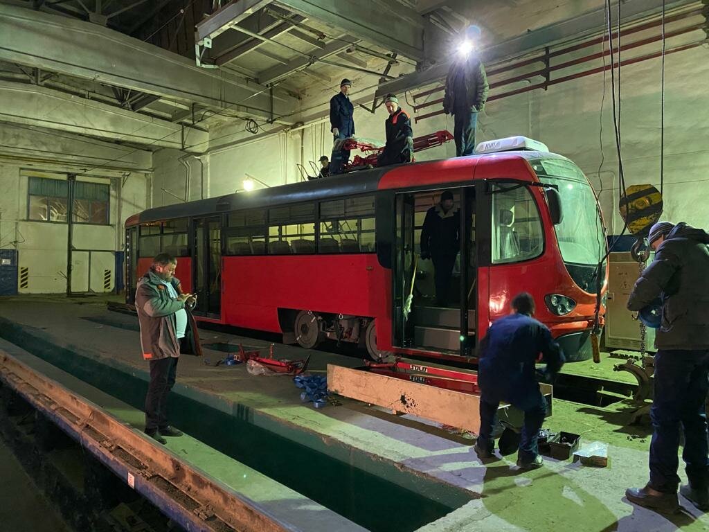 Наладка вагона Tatra T-3K "Иж" в депо Златоуста, фото Алексей Коновалов, ИА "Уралпресс"