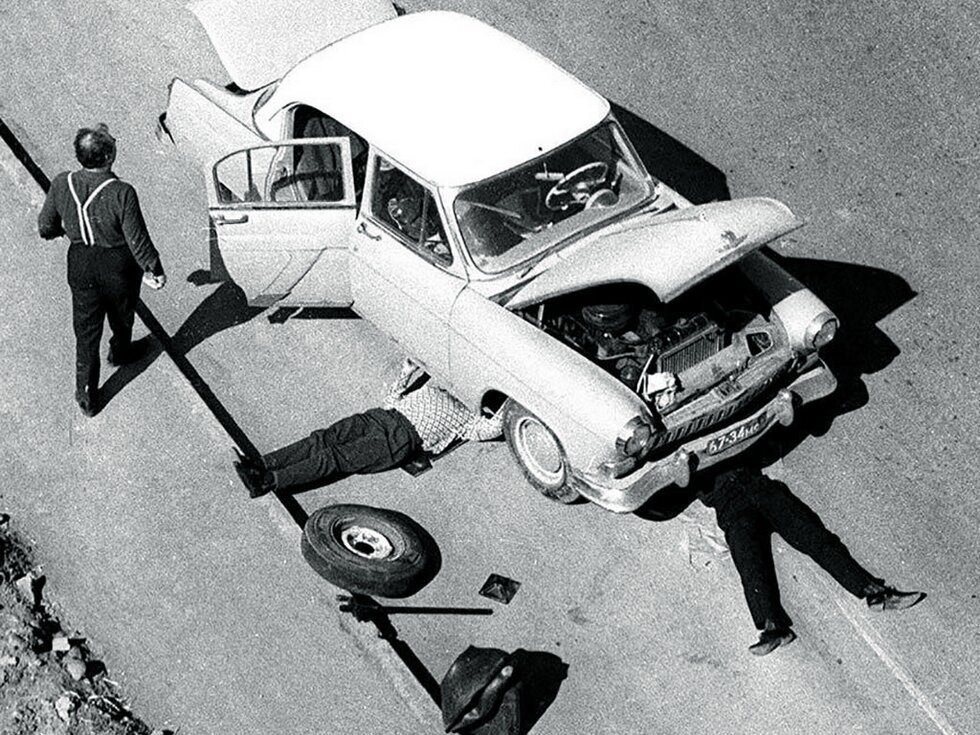 Ремонтировать машину самостоятельно – это отчасти коллективное бессознательное, сформировавшиеся в годы развитого социализма. Хотя кому-то просто нравится 