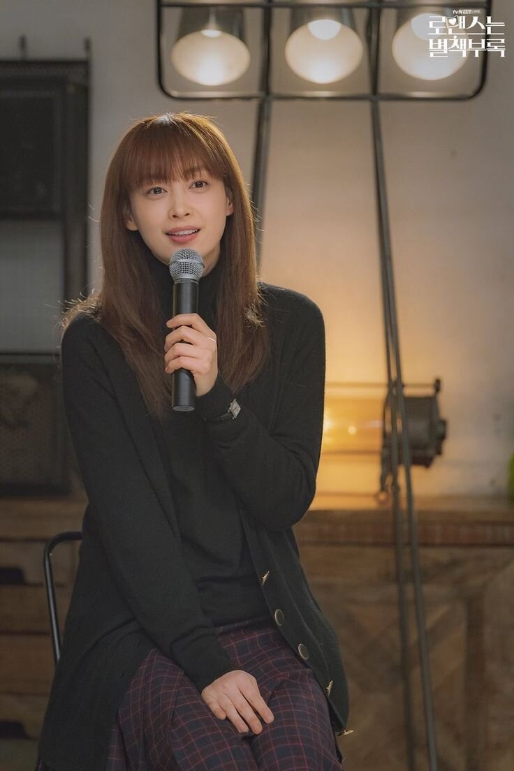 Кан Дон И - первая любовь Ча Ын Хо. В её роли актриса Ли На Ён. "Когда мы держались за руки, все мои тревоги исчезли без следа. " - Кан Дан И. (фото из свободного доступа сети) 