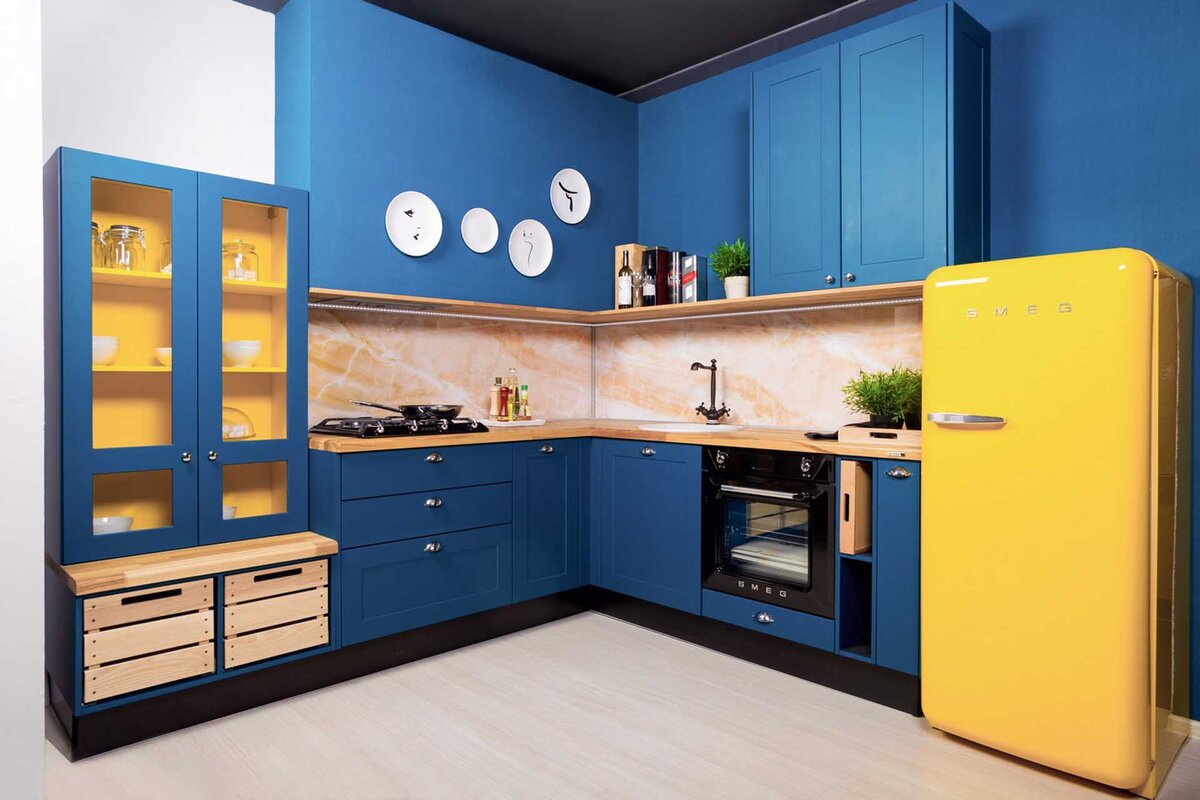 угловые кухни синего цвета