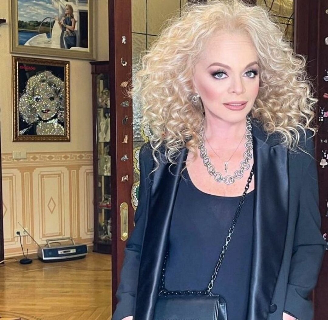 Лариса Долина