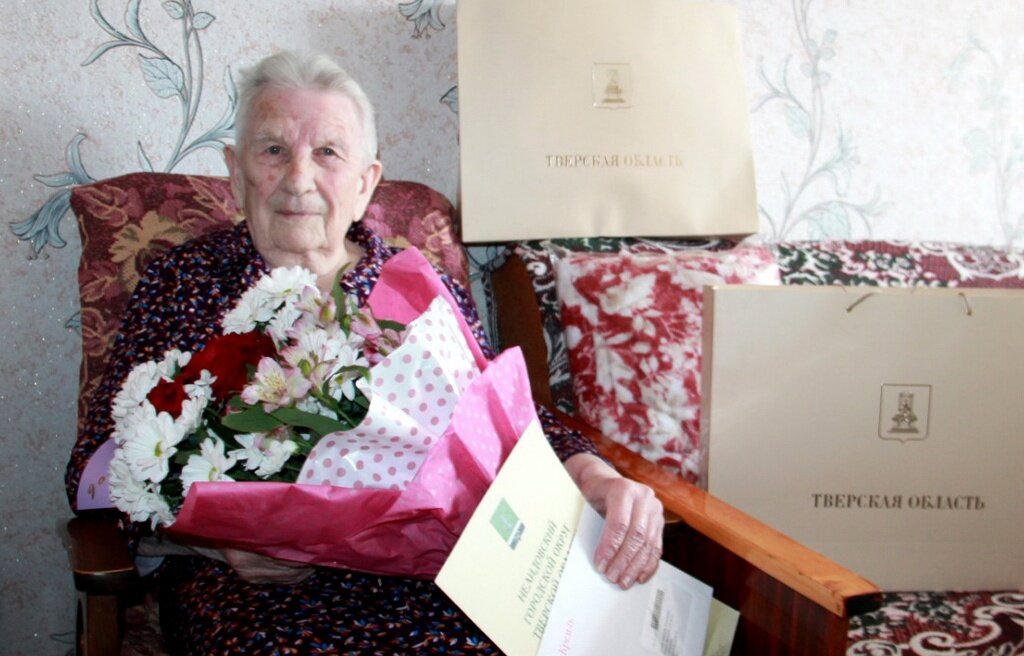 Ветеран Галина Лопуха празднует вековой юбилей