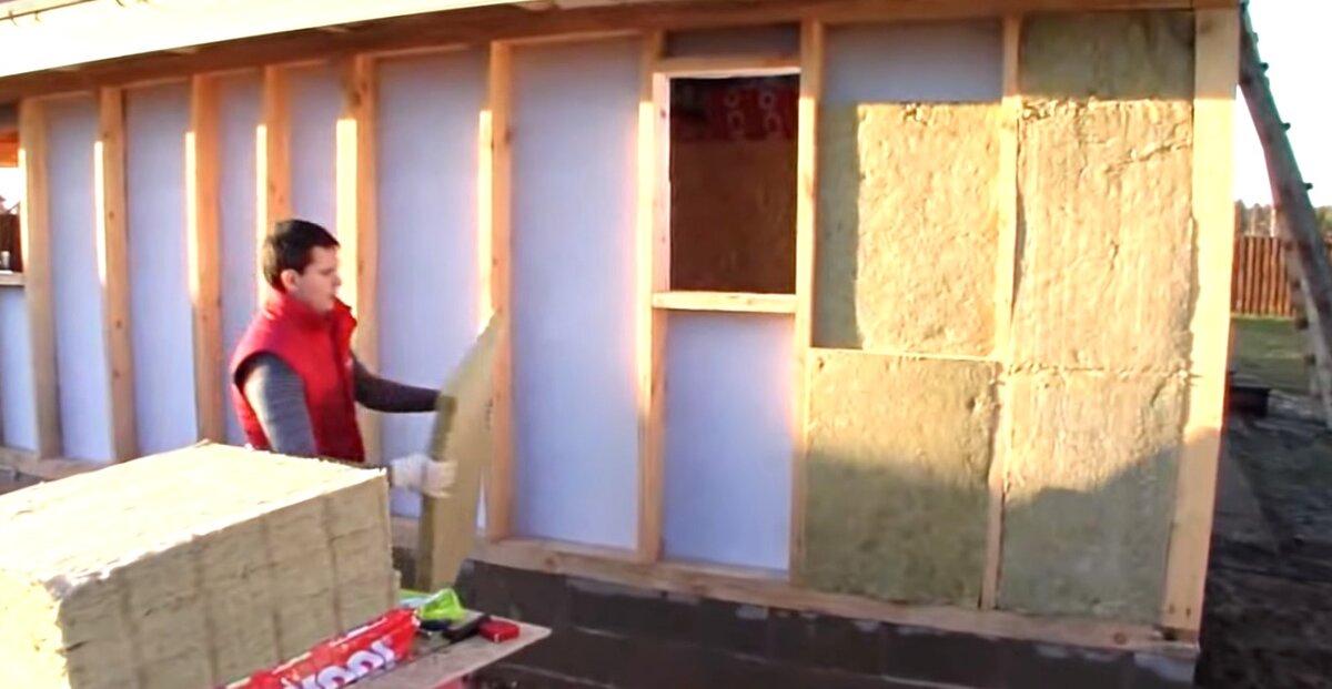 Дополнительно утеплил внешние стены дома