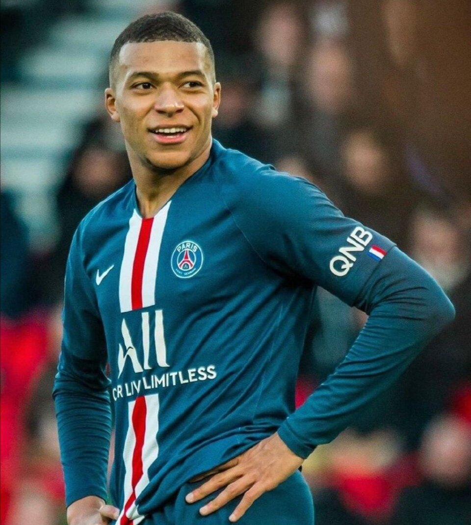 Mbappe футболист фото