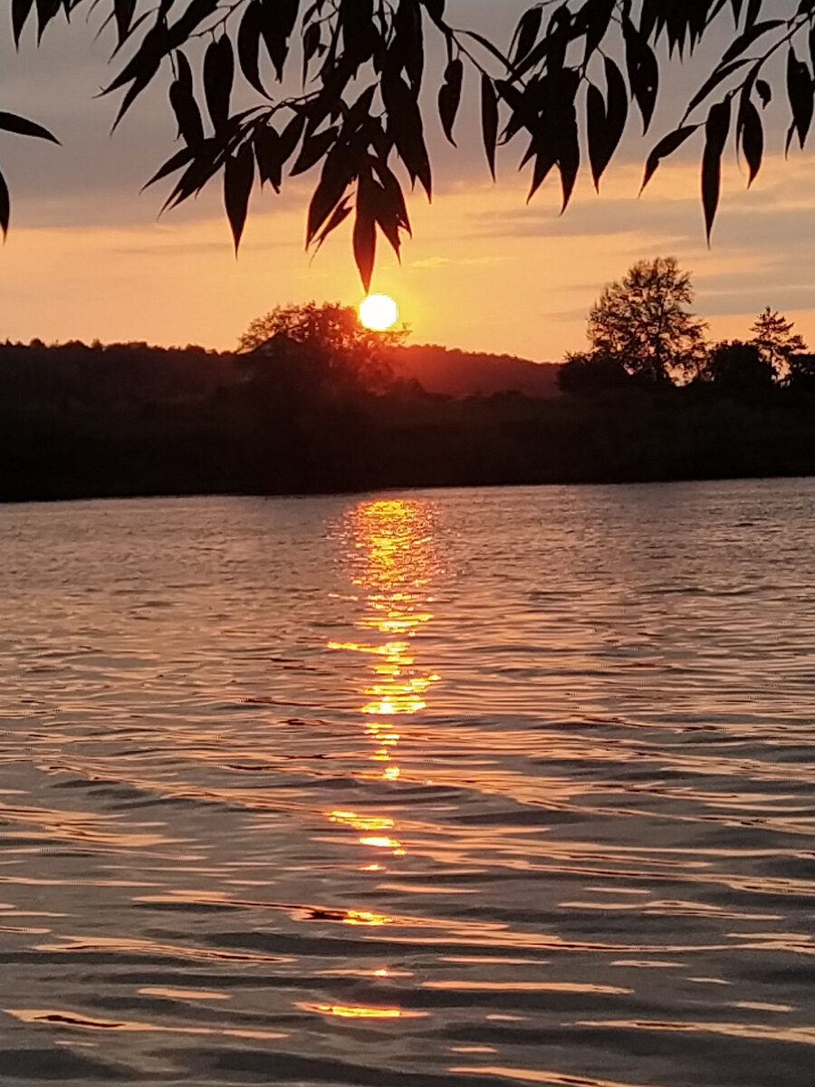 Солнечная дорожка по воде