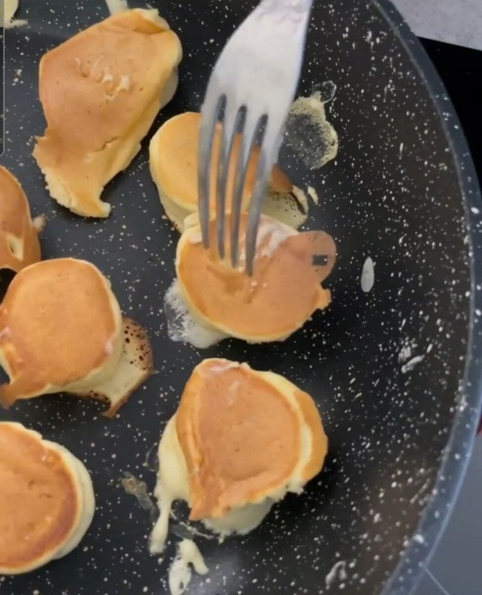 Панкейки из банана и яйца с мукой с молоком