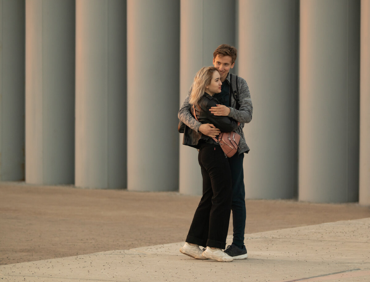 Влюбленная парочка в Уфе, Набережная, май 2021 