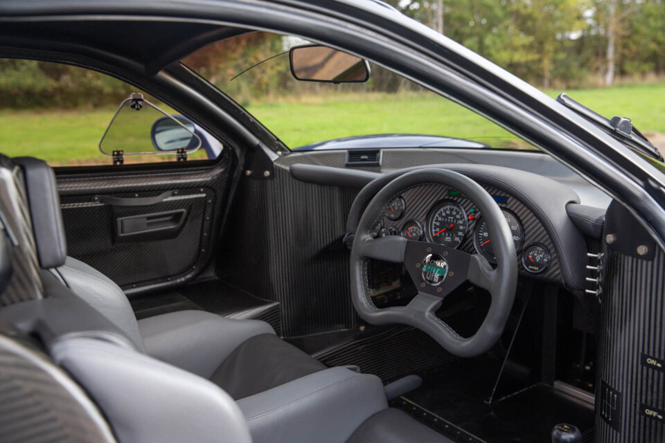 Салон XJR-15. Фото 2 из 2.