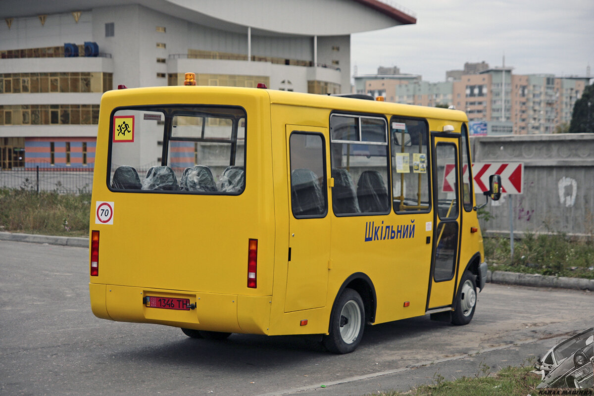 Школьный автобус Тур-АХ049 (фото Д.Гладкого)