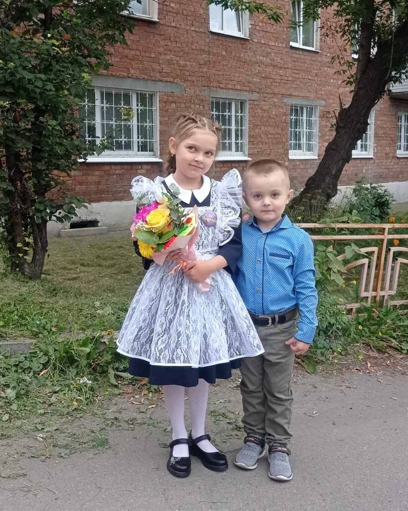 Мои два земечательных малыша. Сыночек и дочка.