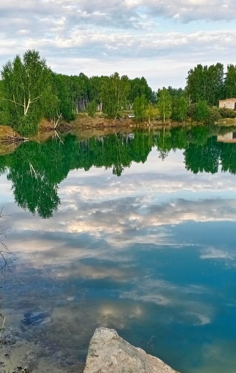 Окружающий нас мир является лишь отражением наших мыслей... Чем мы спокойнее и увереннее в своей глубине, тем точнее отражение.