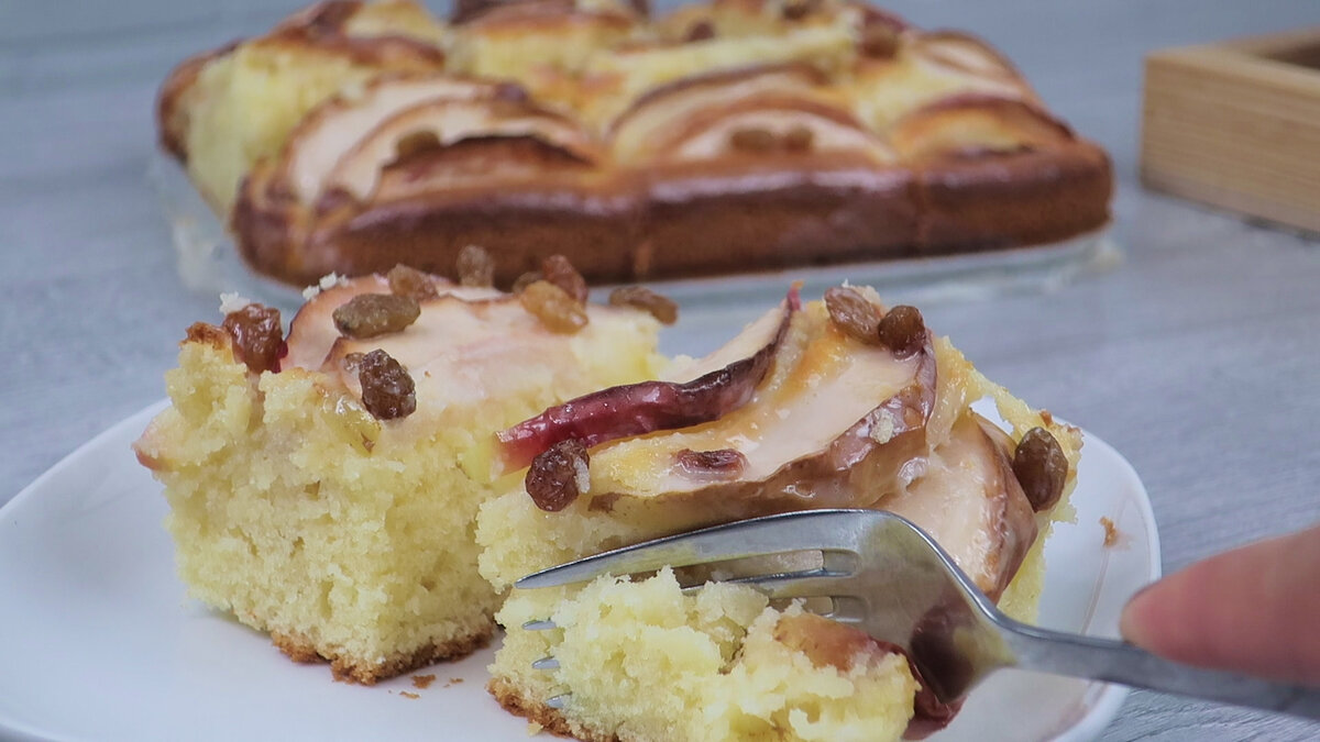 Пирог с яблоками и заливкой. Выпечка на сметане к чаю | Кулинарка | Дзен