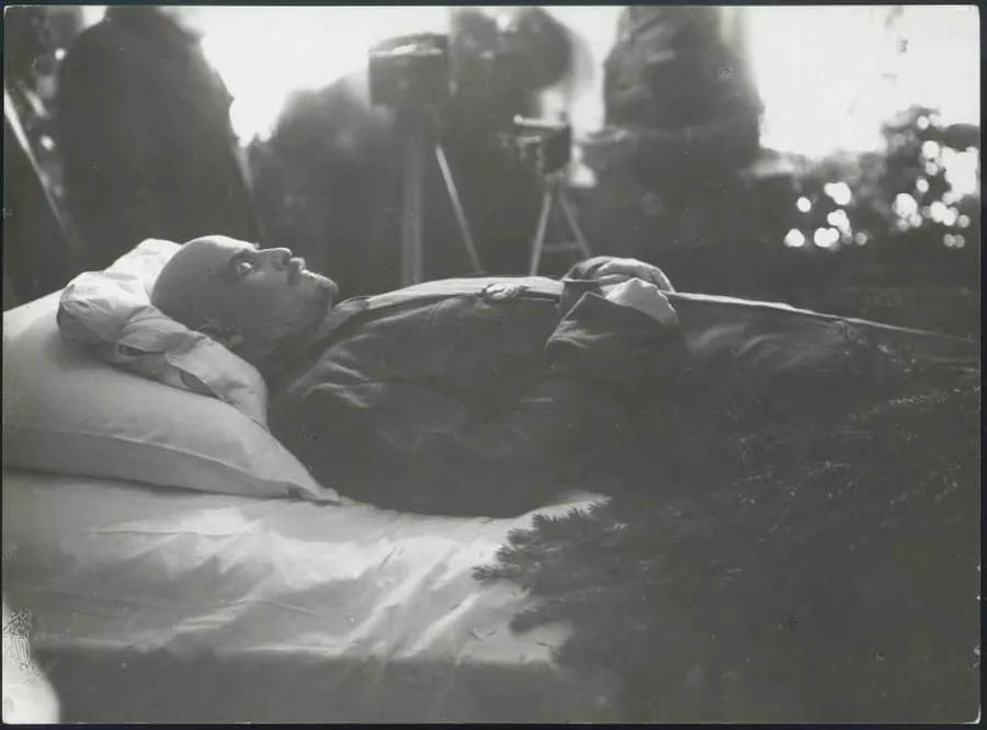 Владимир Ленин на смертном одре, 21–23 января 1924. Неизвестный автор.