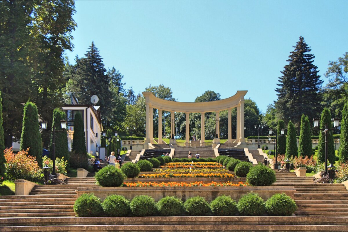 Кисловодский курортный парк, каскадная лестница, построенная в 1935 году. Фото: © Наталия Семчина  