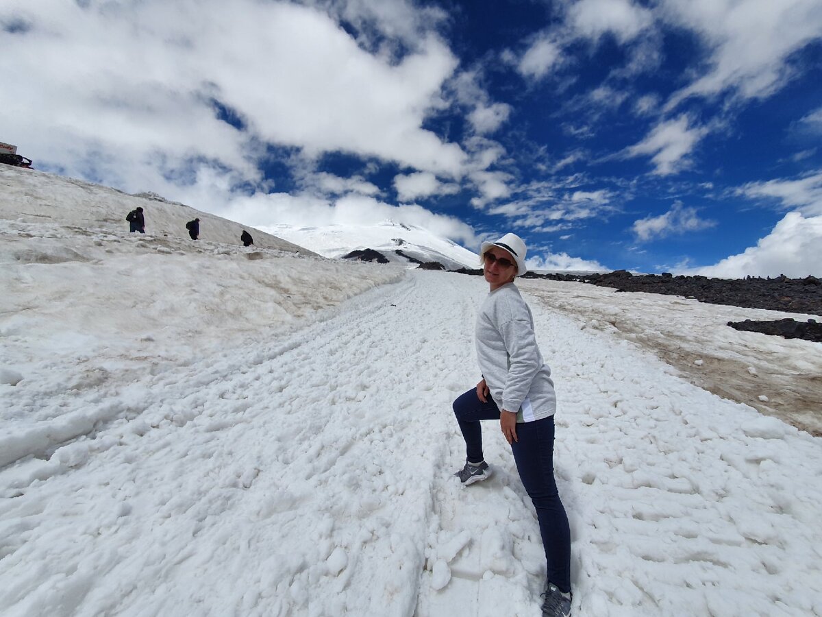 а справа от меня те, кто сильнее духом и отправятся на вершину